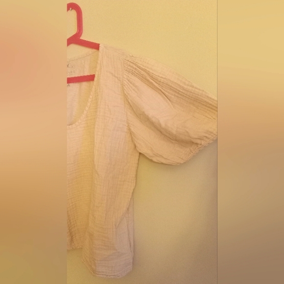 Deep v-neck bubble sleeve top - Picture 1 of 6